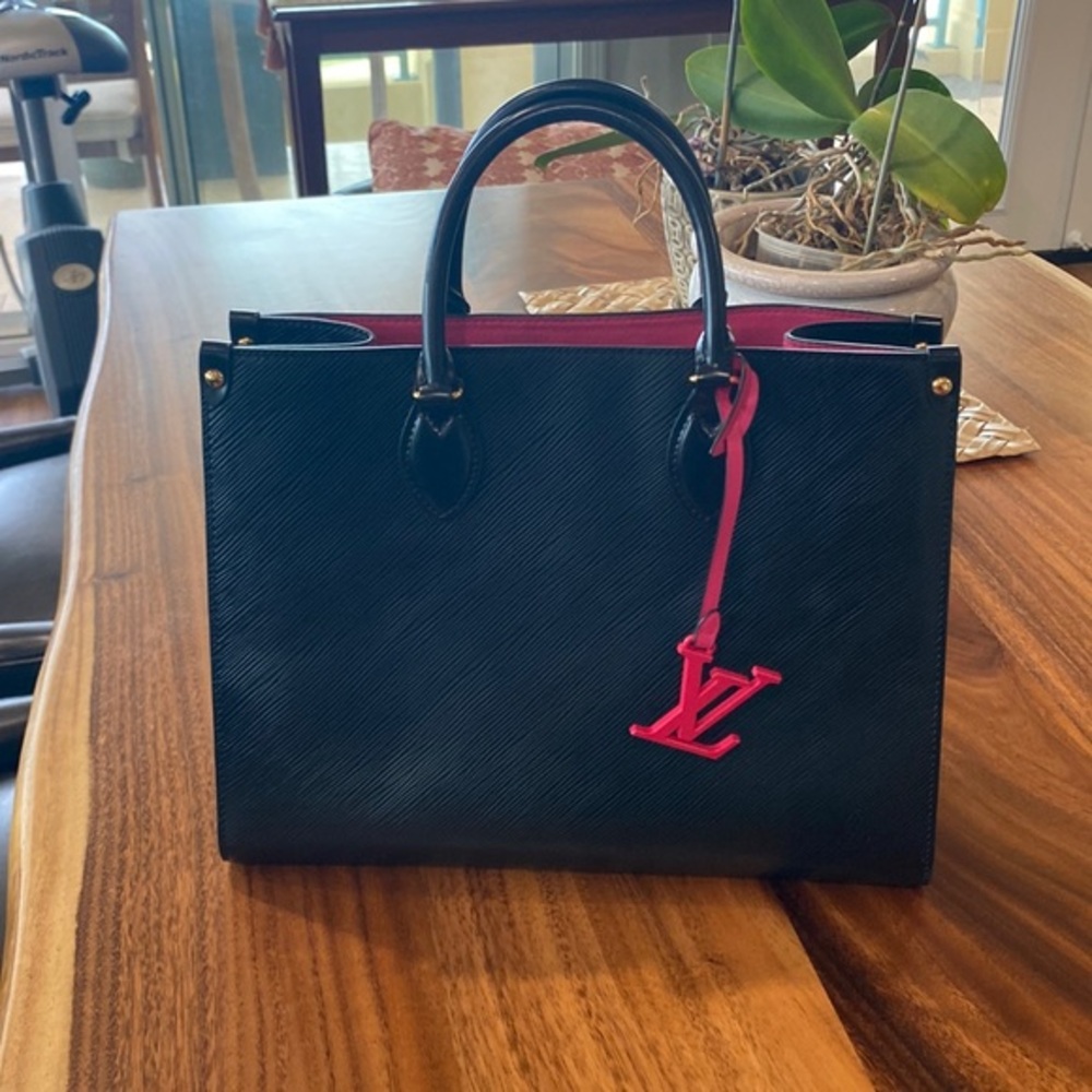 Louis Vuitton Onthego MM Epi Leather Black Pink Tote Bag